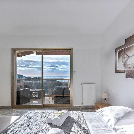 2Br Appartment With Breathtaking Seaview Apartment